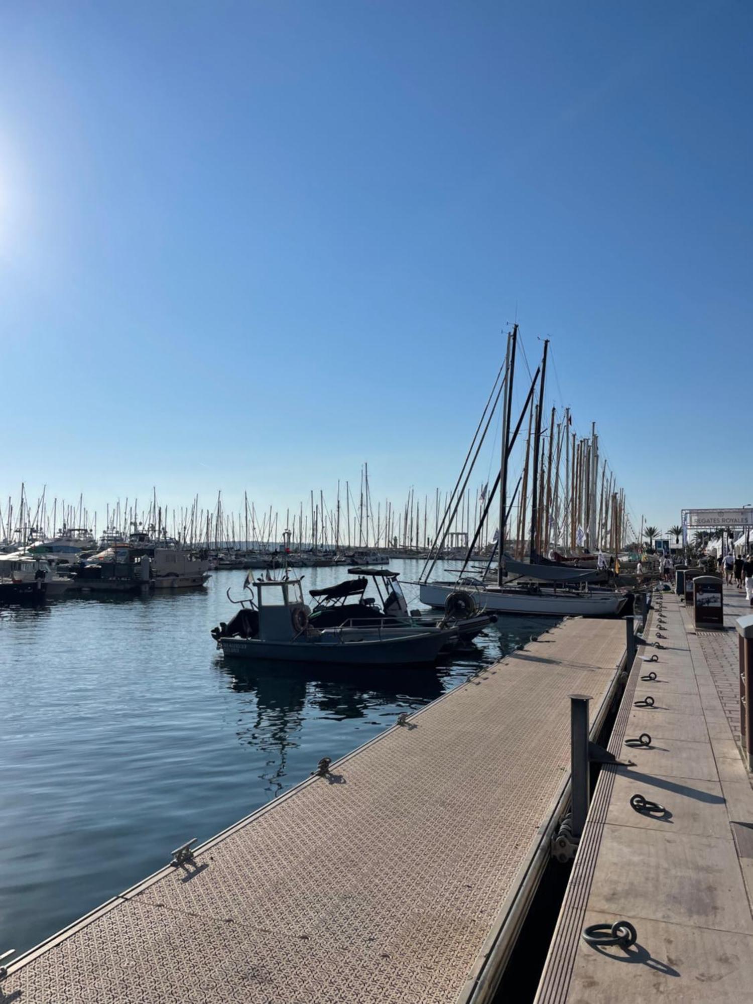Cannes Old Port, Seafront & Seaview, Yacht Show Port Exterior photo